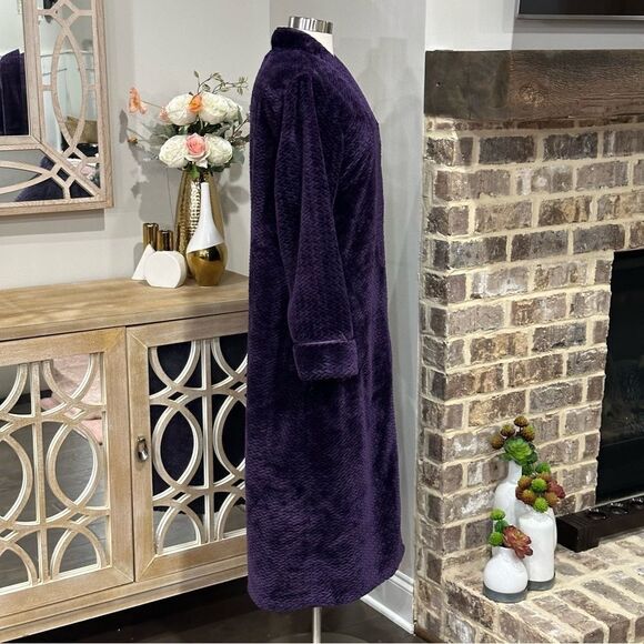 Charter Club Women’s Plush Zig Zag Zipper Robe in the Size Large in Deep Purple - Picture 13 of 16